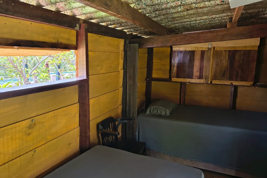 Quarto da Cabana Helsinque com duas camas de solteiro