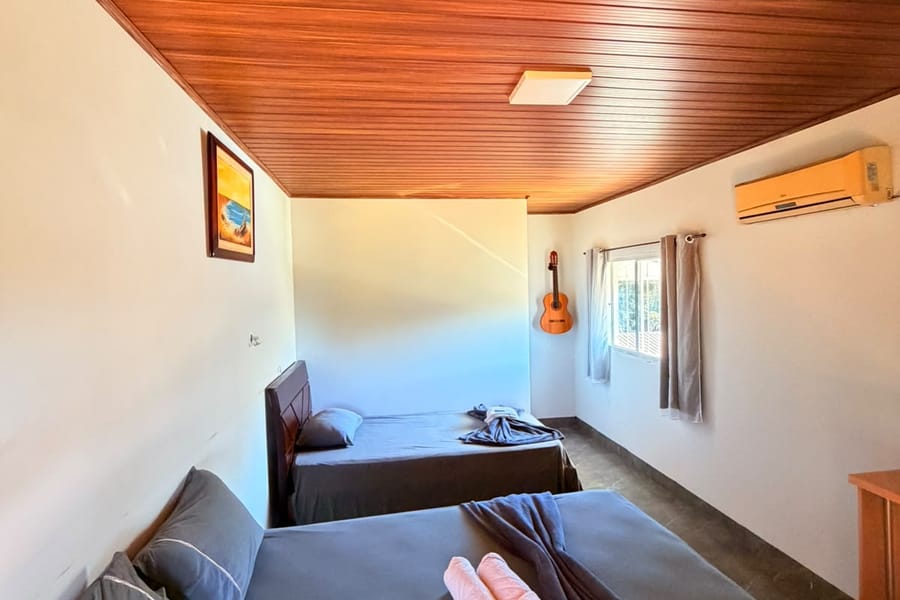 Quarto do Apartamento Sobrado 2 com cama de casal, cama de solteiro e ar-condicionado
