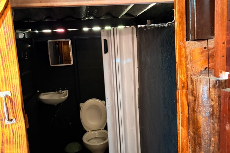 Banheiro privativo da Cabana da Árvore Talin
